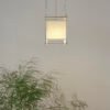 Luminária pendente para iluminação difusa. Estruturas ultrafinas de aluminio que sustenta tecidos translúcidos.